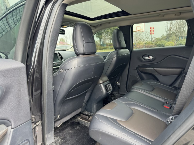 鹽城21年Jeep自由光8