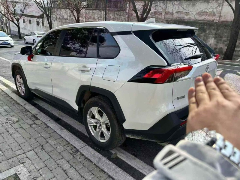 东营24年丰田RAV47