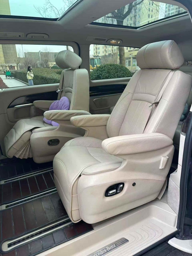 邯鄲16年奔馳威霆6