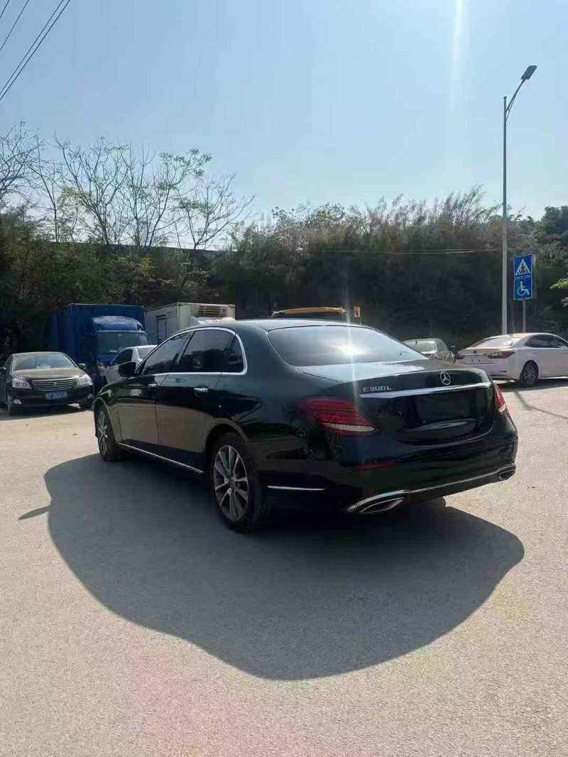 南寧17年奔馳E8