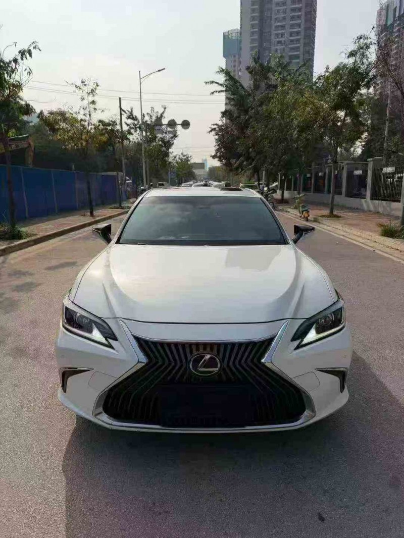 南宁21年雷克萨斯ES1