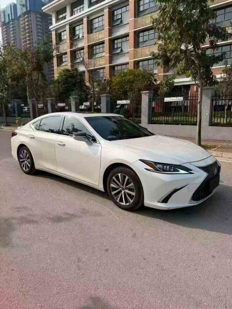 南宁21年雷克萨斯ES2