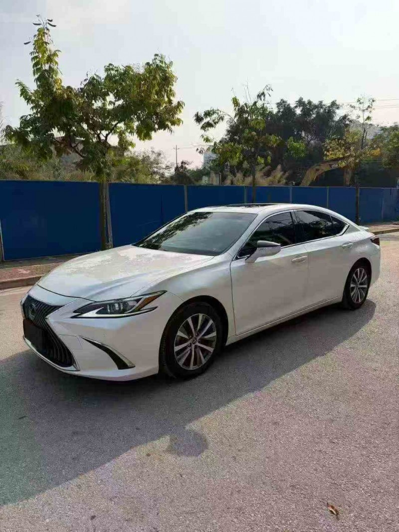 南宁21年雷克萨斯ES3