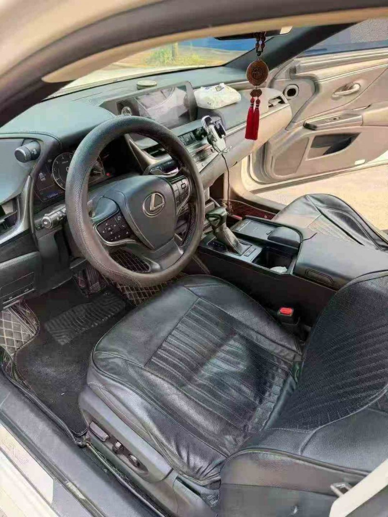 南宁21年雷克萨斯ES4