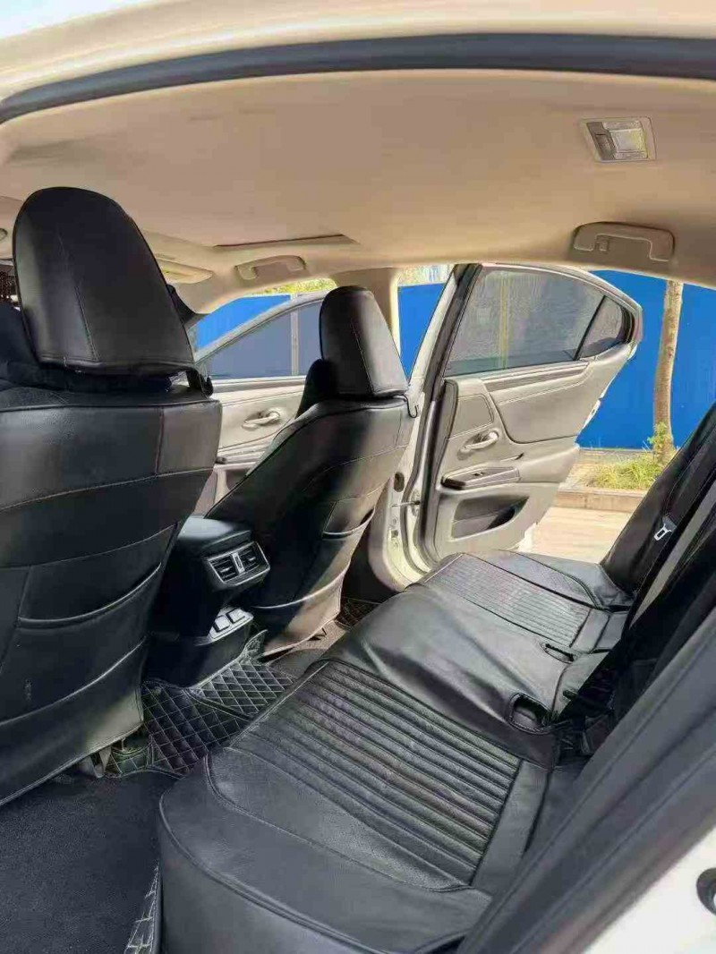 南宁21年雷克萨斯ES6