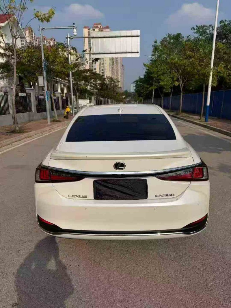 南宁21年雷克萨斯ES9