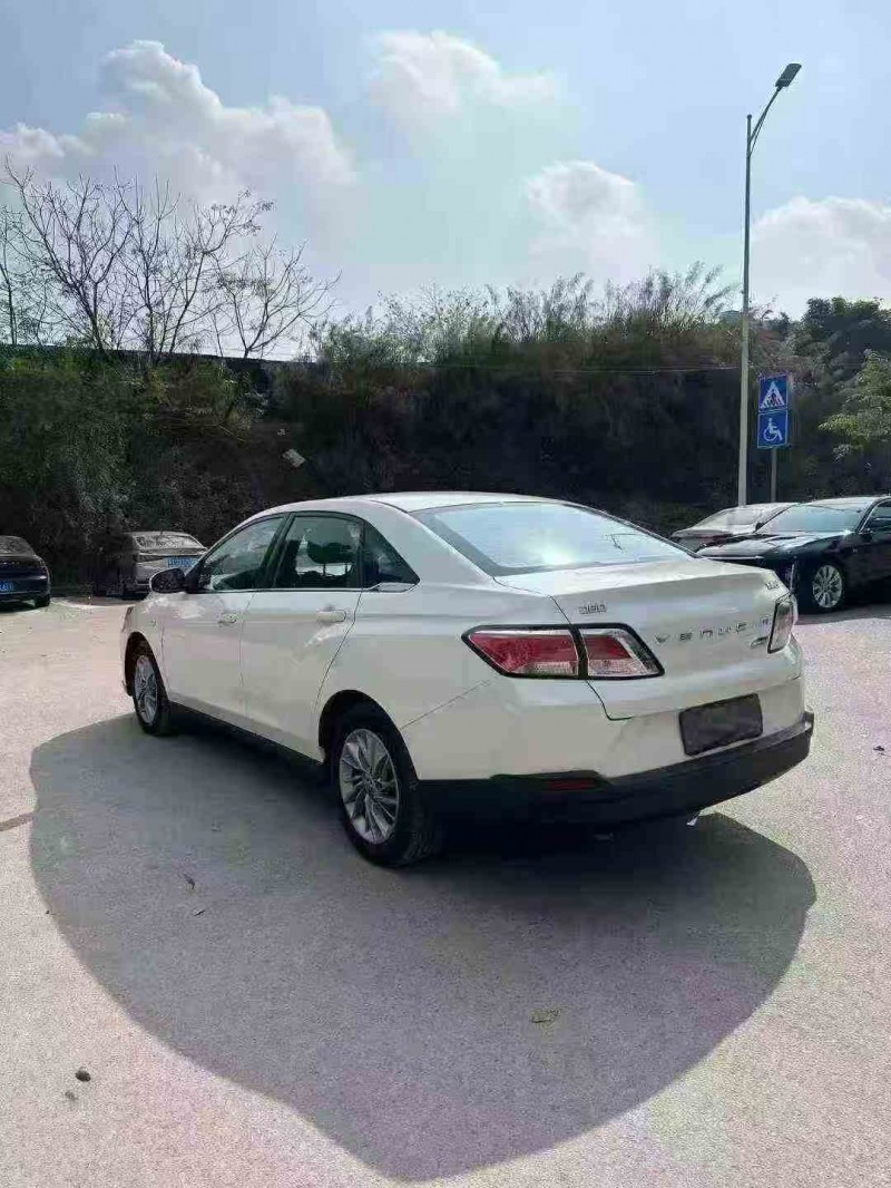 南宁22年启辰D608