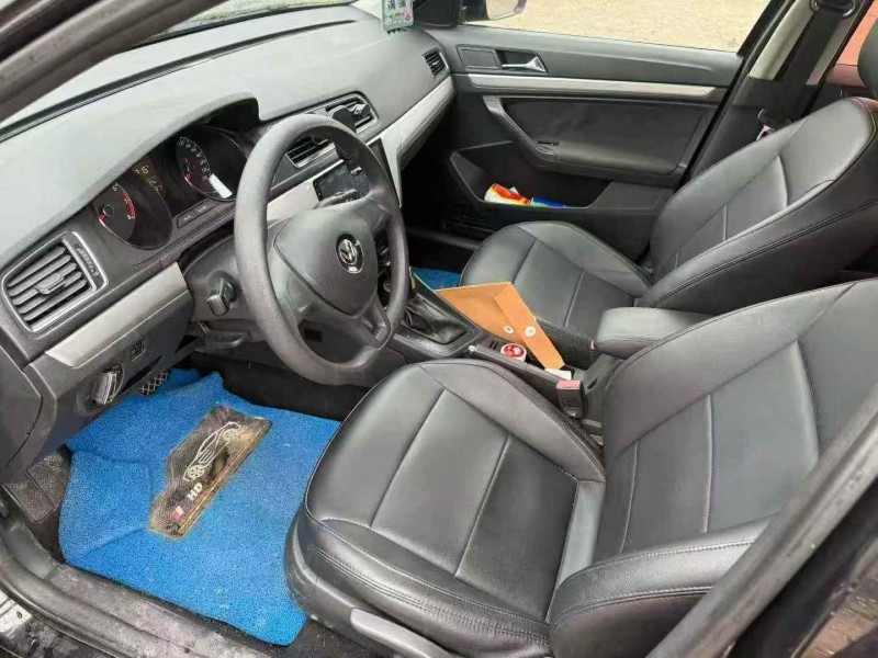 中山17年大众朗逸5