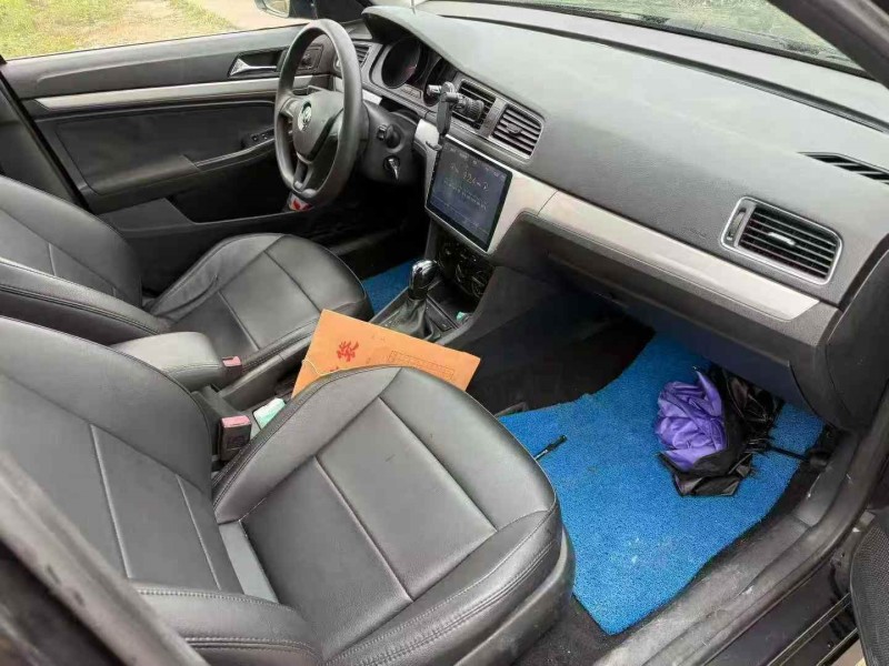 中山17年大众朗逸9