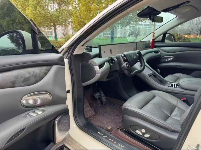 连云港24年智己LS64