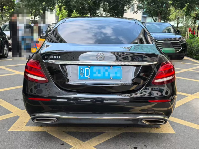 深圳20年奔馳E8