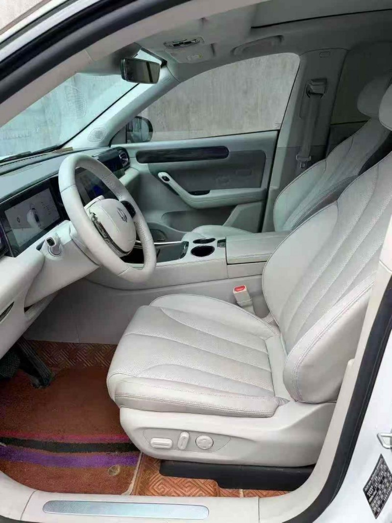 嘉兴22年零跑汽车C114