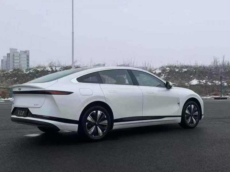 承德25年长安汽车启源8