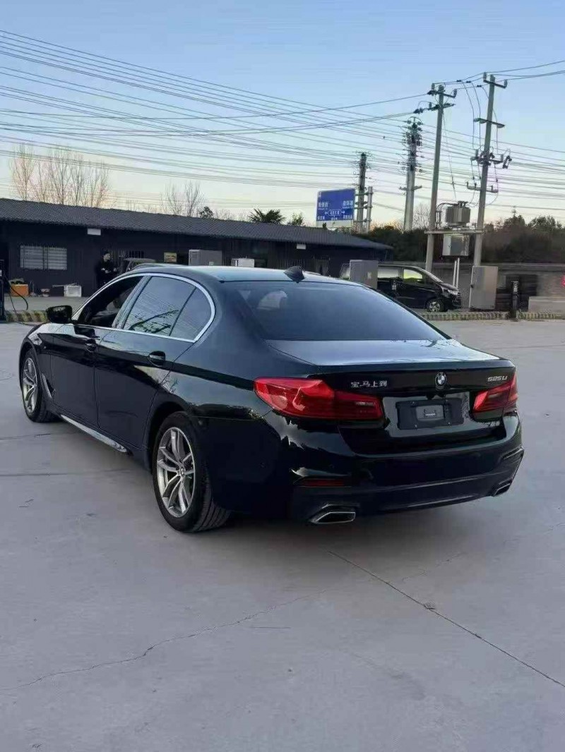 武汉20年宝马5系8