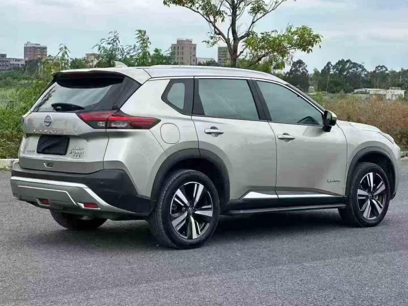 珠海23年日产奇骏8