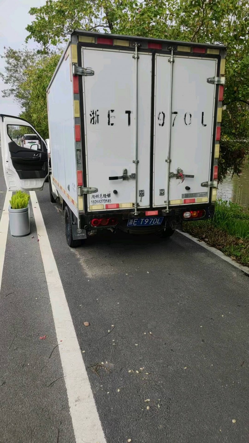 东莞22年飞碟箱货货车3