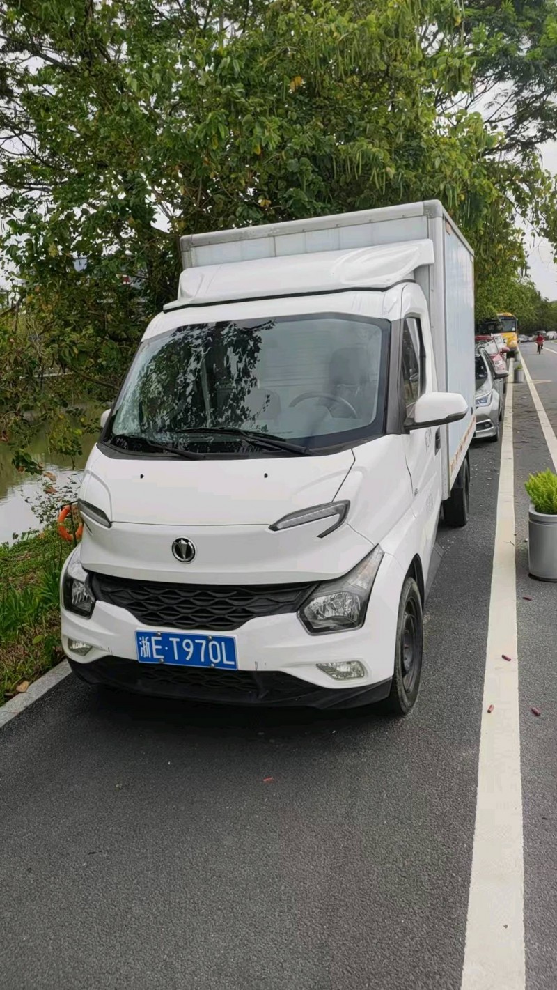 东莞22年飞碟箱货货车4