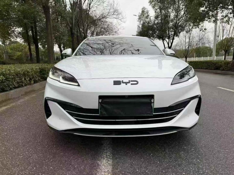 鹤壁25年比亚迪海豹1