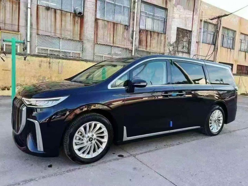 东营26年岚图汽车梦想家2