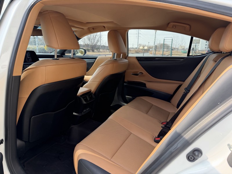 盐城21年雷克萨斯ES5