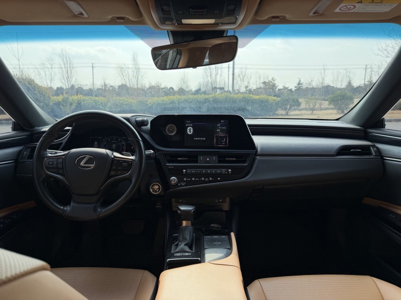 盐城21年雷克萨斯ES7