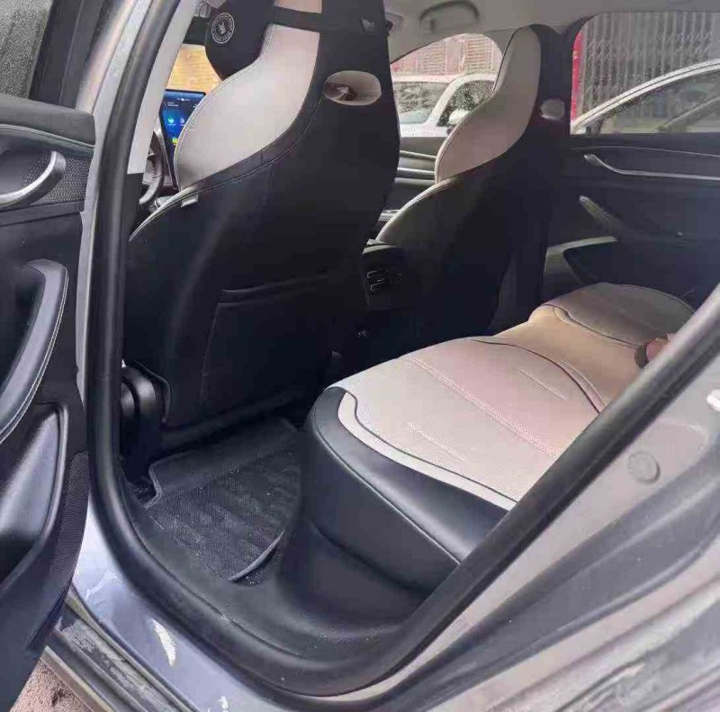 张家界24年比亚迪驱逐舰5