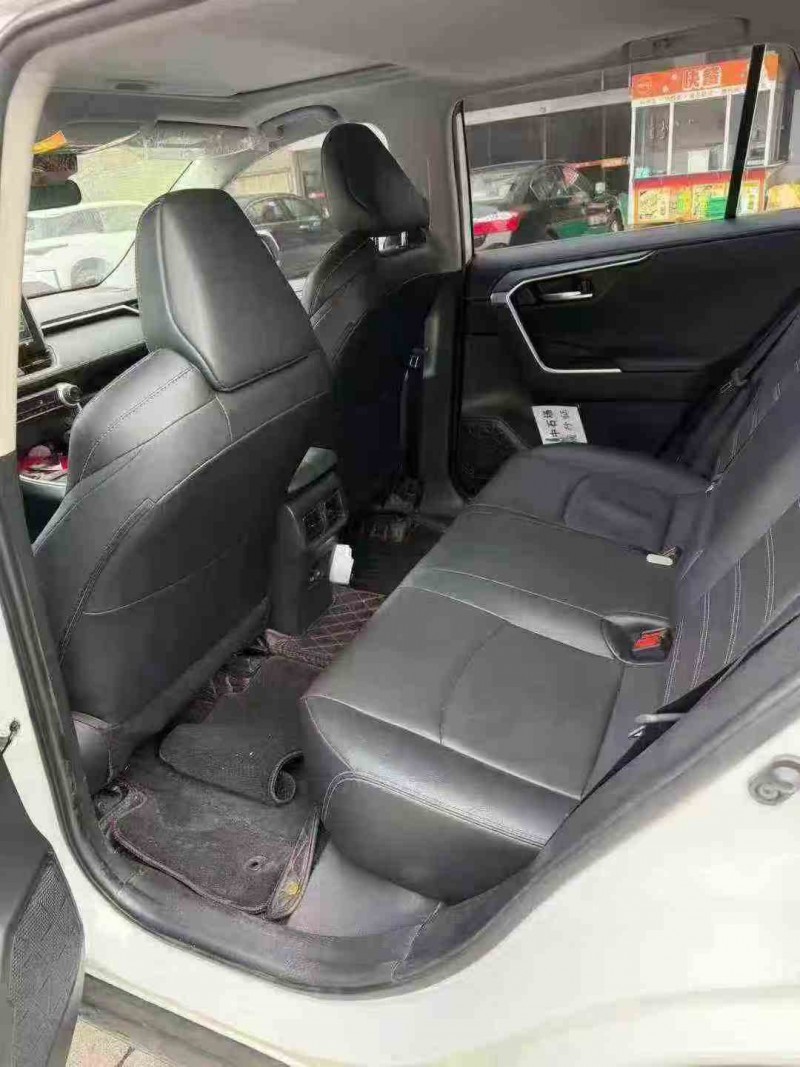 珠海23年丰田威兰达4