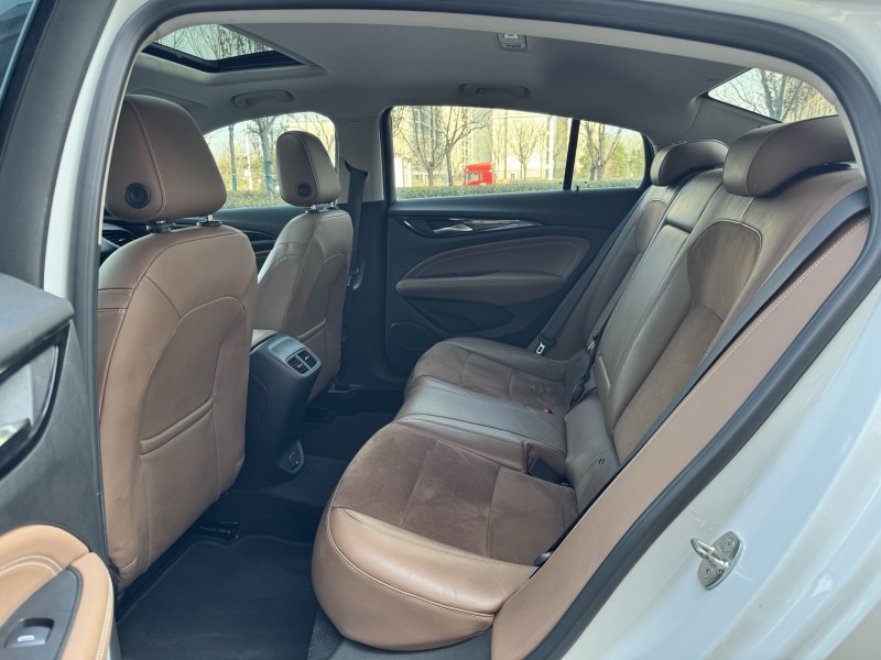 济宁19年别克君威6