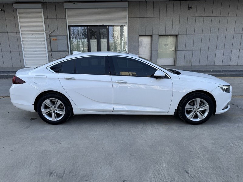 济宁19年别克君威8