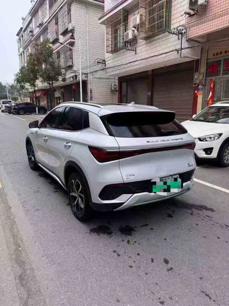 张家界23年比亚迪元8