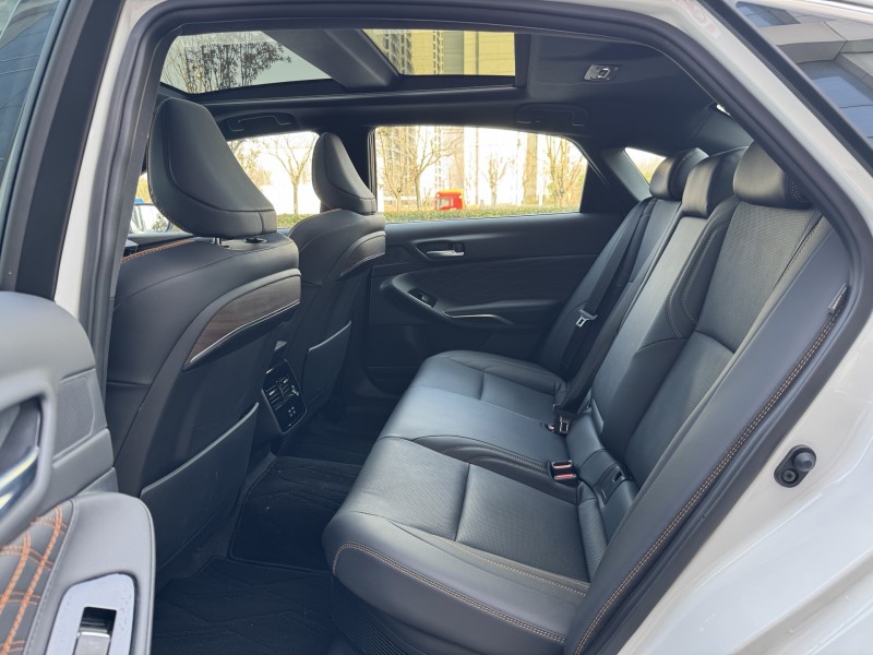 济宁25年丰田亚洲龙5