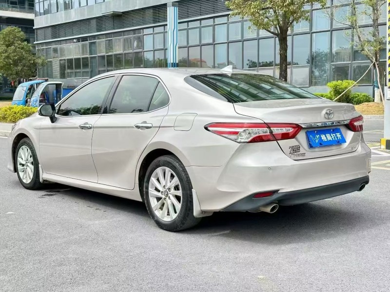 东莞21年丰田凯美瑞7