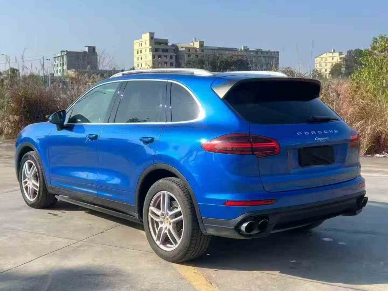 张家界17年保时捷卡宴8