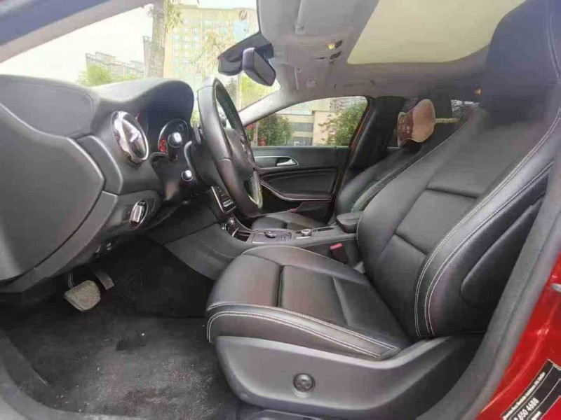 江門19年奔馳GLA5