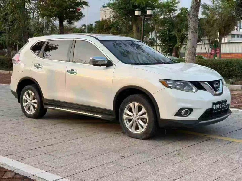 深圳17年日產奇駿2