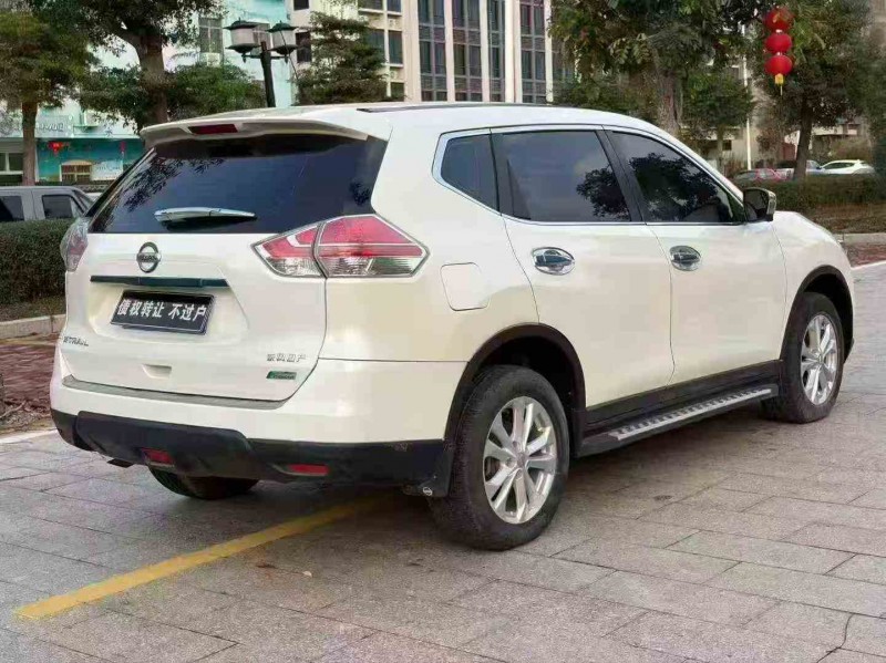 深圳17年日產奇駿8