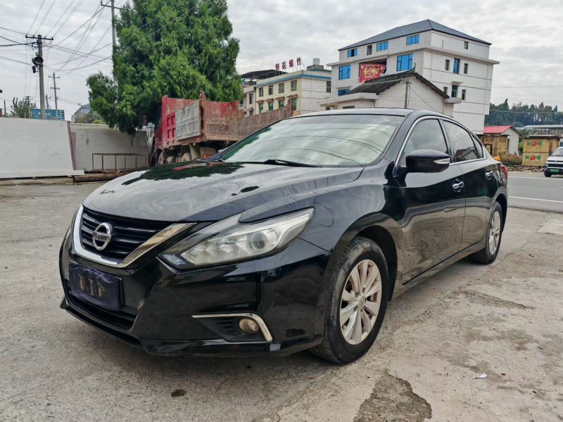 长沙17年日产天籁3