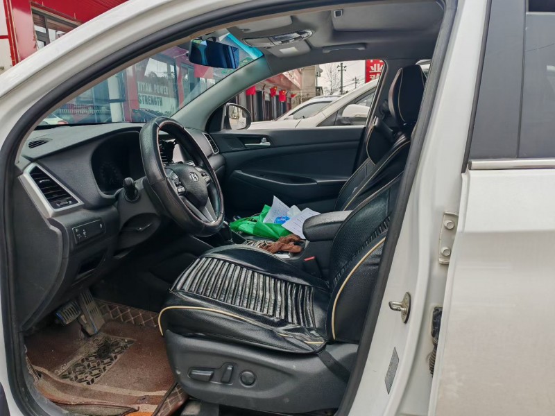 长沙16年现代途胜5