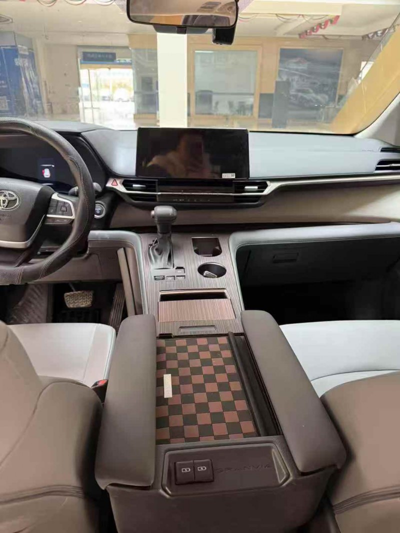 安庆25年丰田格兰维亚4