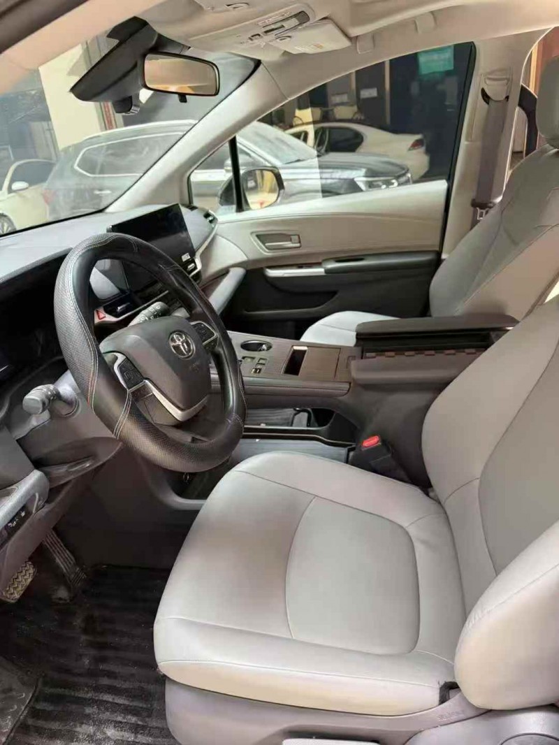 安庆25年丰田格兰维亚6