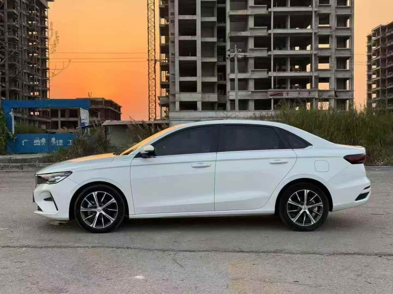 防城港23年吉利帝豪5