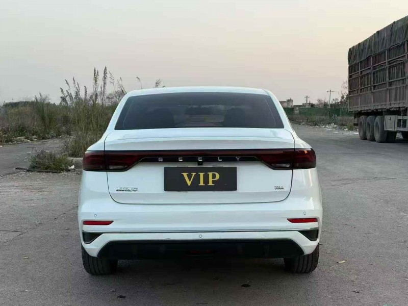 防城港23年吉利帝豪9