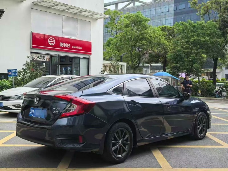 深圳21年本田思域7