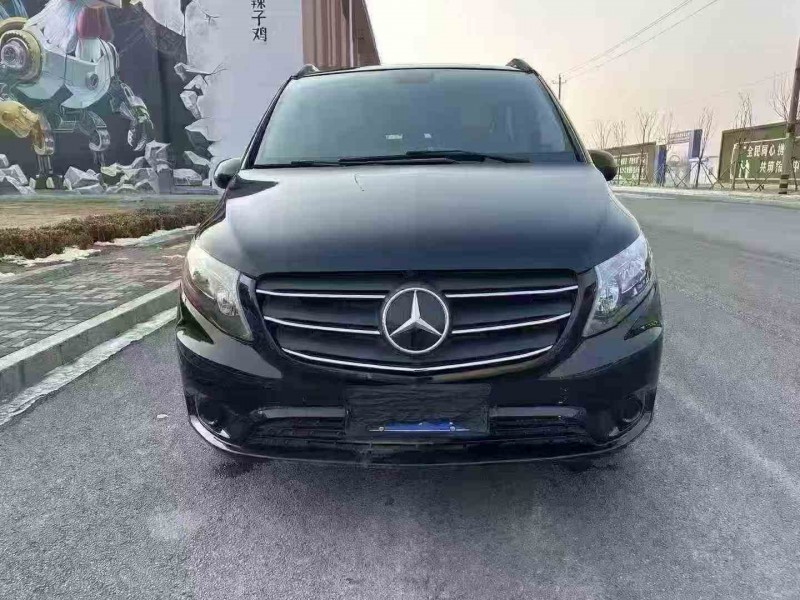 東營23年奔馳威霆1