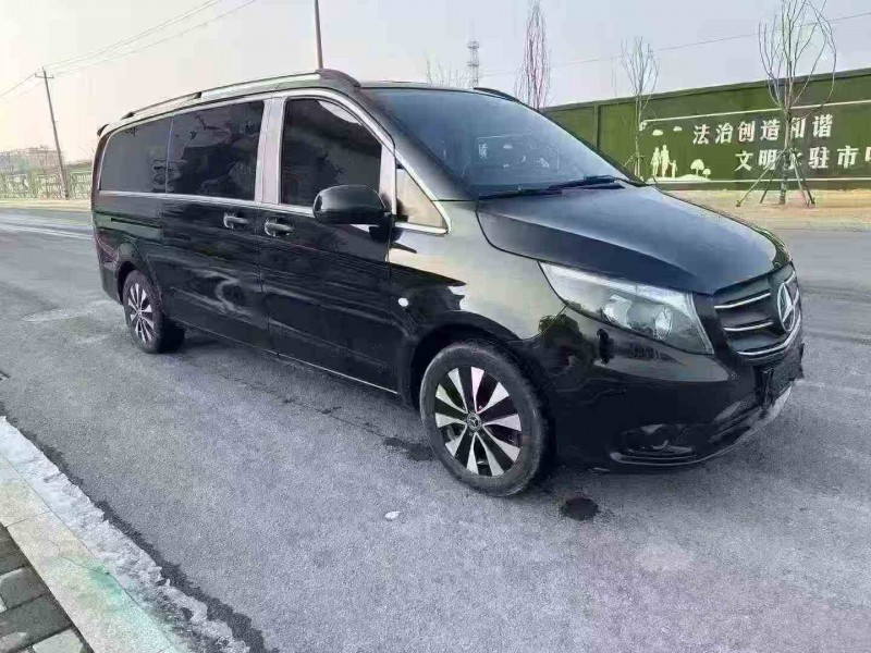 東營23年奔馳威霆2