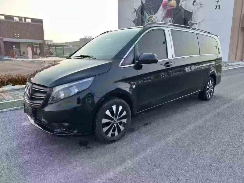 東營23年奔馳威霆3