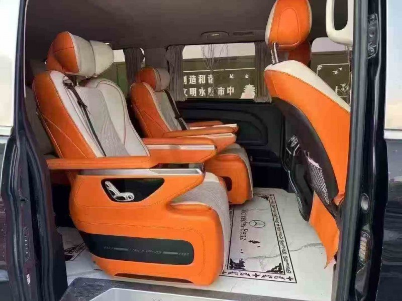 東營23年奔馳威霆4