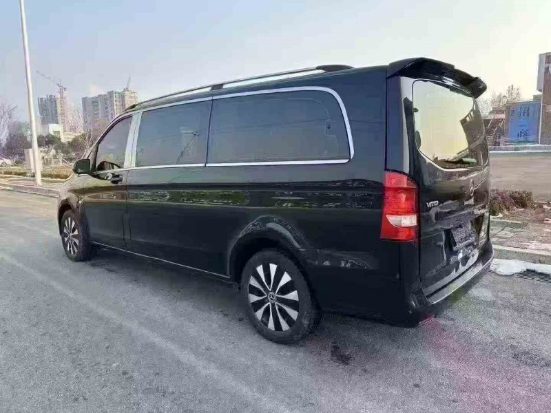 東營23年奔馳威霆8