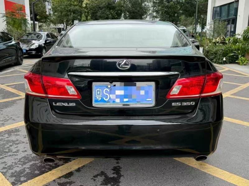 深圳10年雷克萨斯ES8