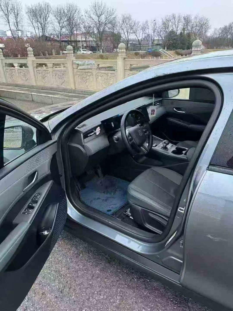 張家口25年比亞迪秦5